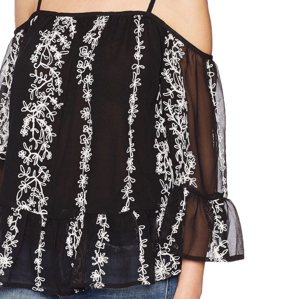 new ✦ R&J Couture ✦ Ruffled Cold Shoulder Top ✦ - Picture 10 of 12